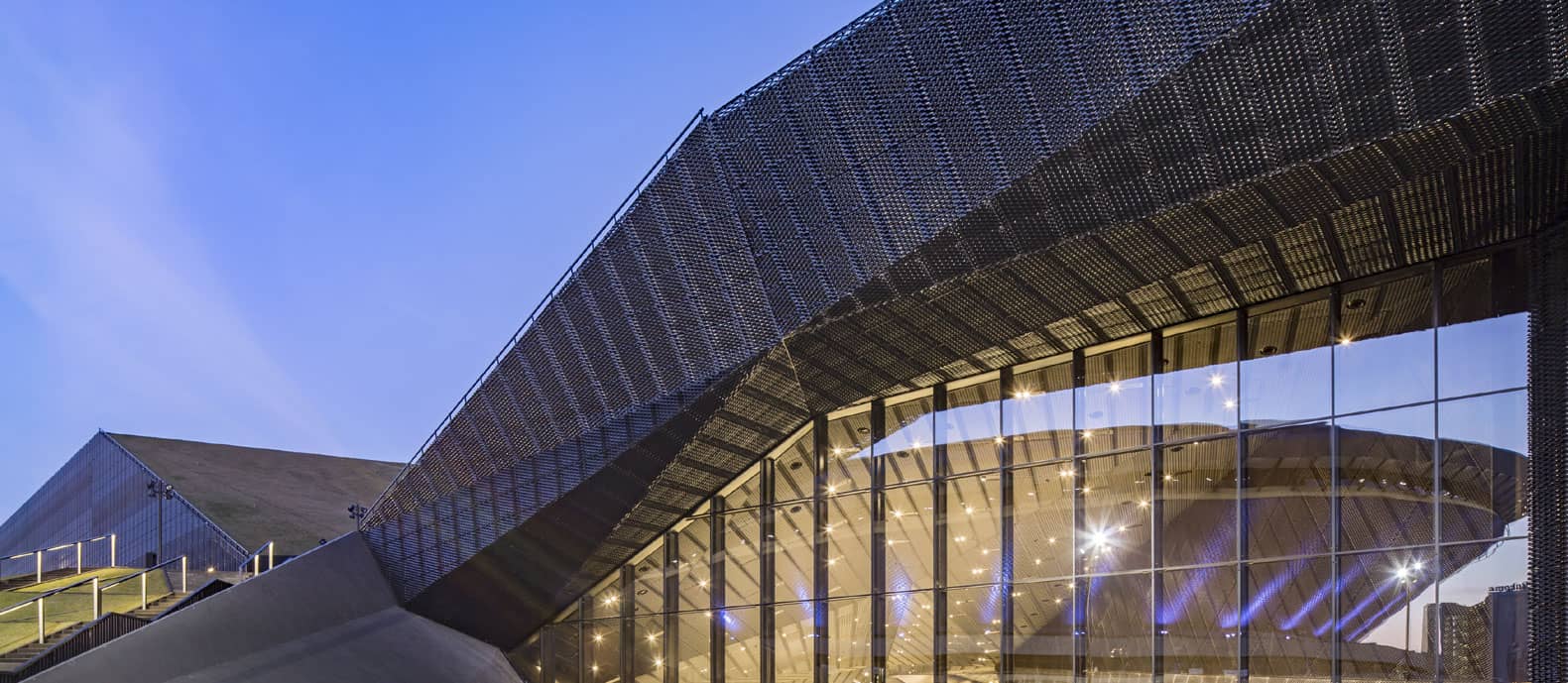 Modern facade in expanded metal mesh for International Congress Centre