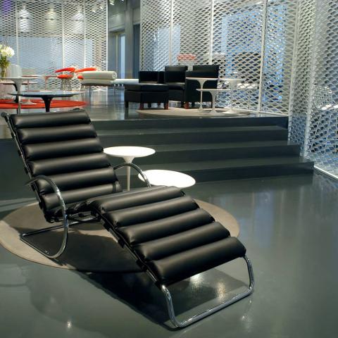 Out-fitting Showroom Knoll in expanded metal image 15