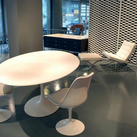 Out-fitting Showroom Knoll in expanded metal image 9