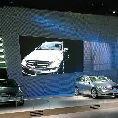 Allestimento in rete metallica Stand Mercedes-Benz foto 4