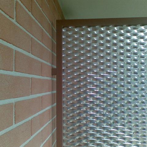 Expanded metal diamond mesh ambasciata divider